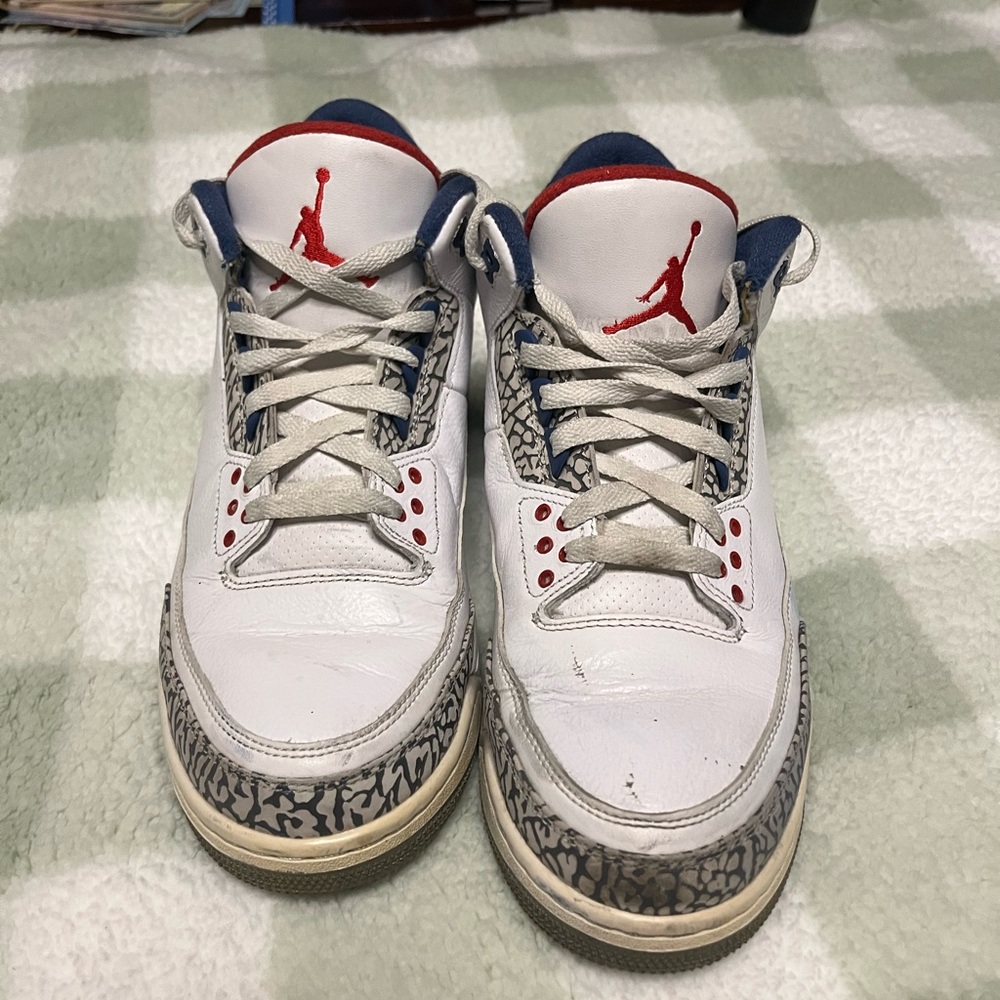 red white and blue jordan 11s. used. - Picture 2 of 5